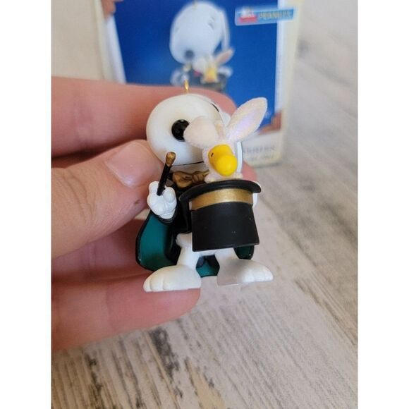 Hallmark Snoopy the Magnificent 2005 ornament Xmas - Picture 5 of 6